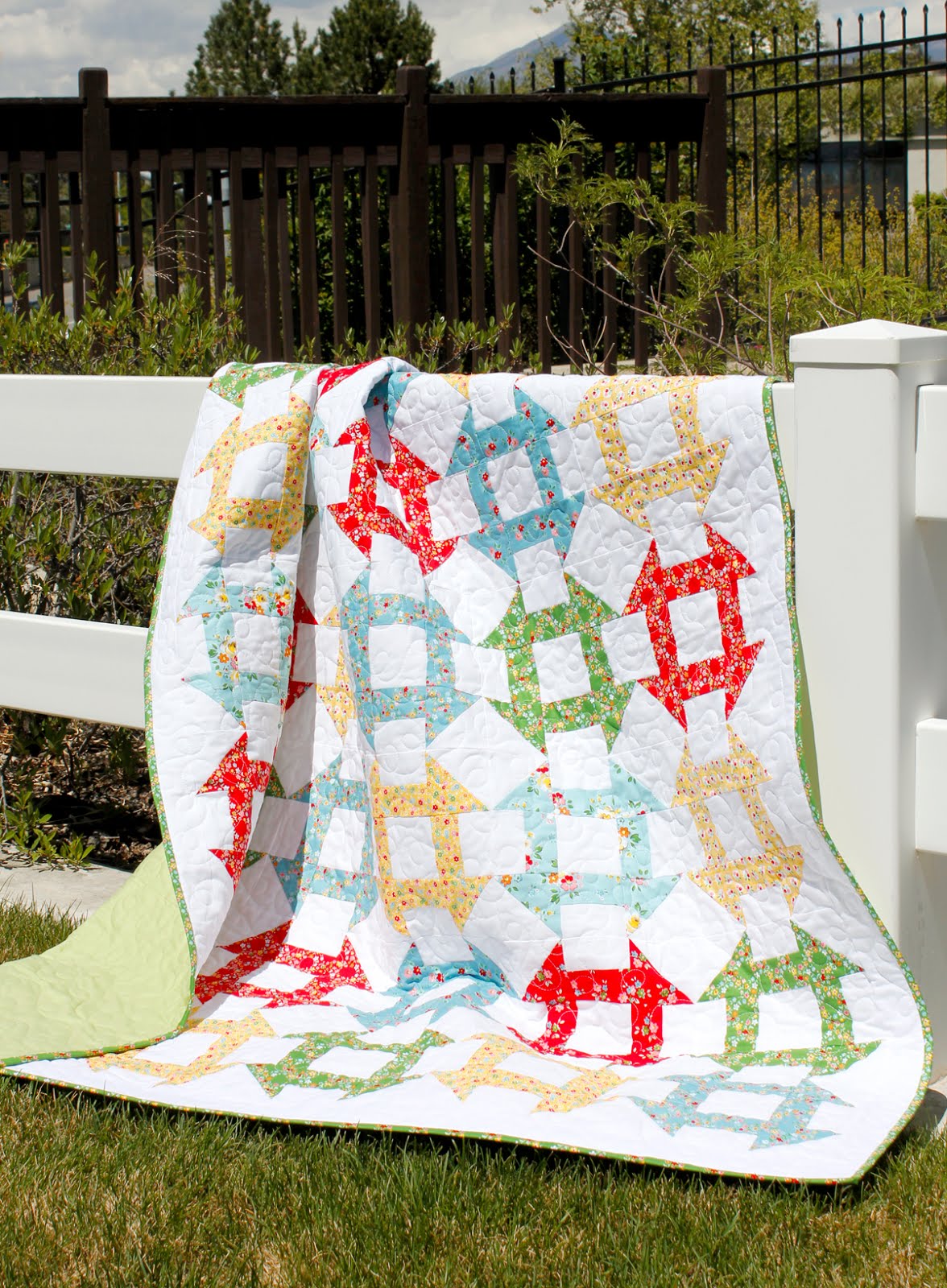 Download A Bright Corner: Backyard Roses Blog Tour + free quilt pattern