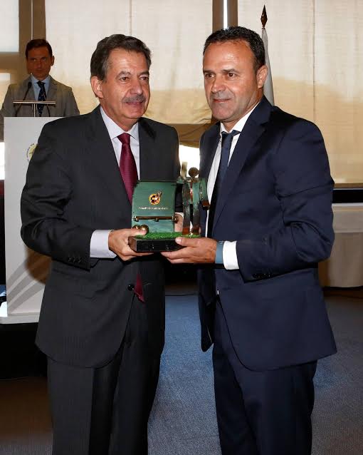 José María Salmerón recoge el premio Ramón Cobo