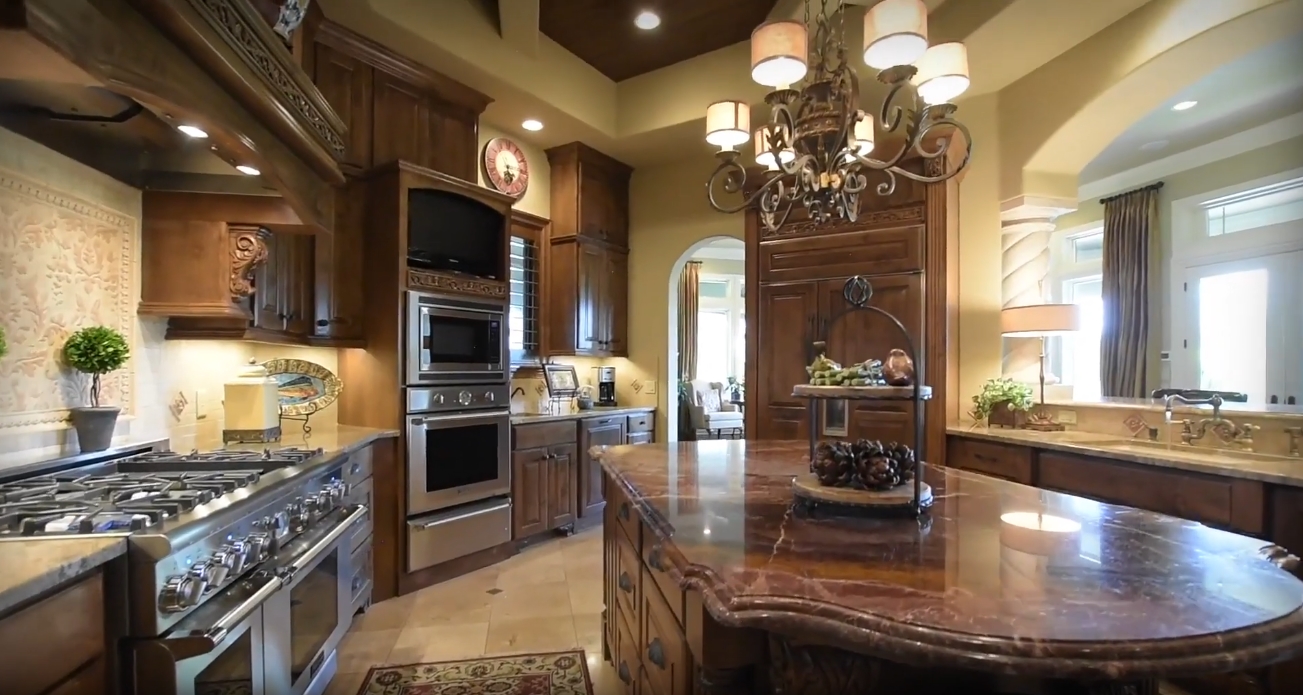 17 Photos vs. Prestigious Barton Creek Home Interior Design Tour
