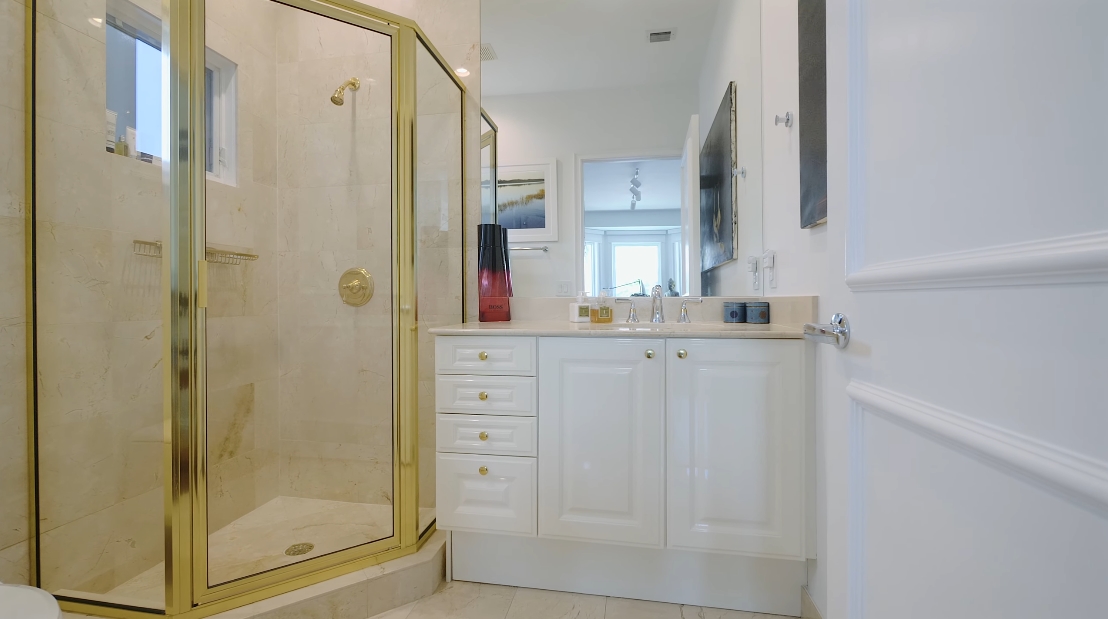 Tour 16 Turtle Walk, Key Biscayne Luxury Home vs. 39 Interior Design Photos