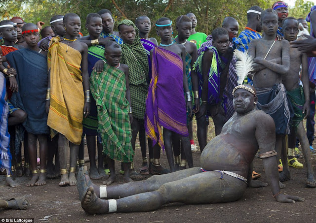 Ritual Unik Suku Di Ethiopia Untuk Pilih Pria Buncit,Terlihat Seram Atau Aneh ? Ritual Unik Suku Di Ethiopia Untuk Pilih Pria Buncit,Terlihat Seram Atau Aneh ?