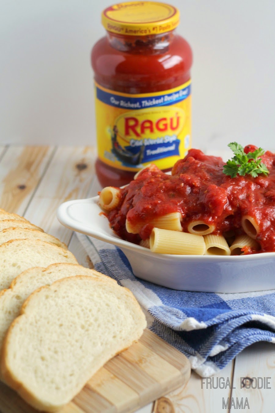 Ragú is recognizing and celebrating everything that makes family mealtime Saucesome. From unique recipes to silly moments to crazy weeknights…it's all #Saucesome with the delicious help of Ragú Sauce. #ad