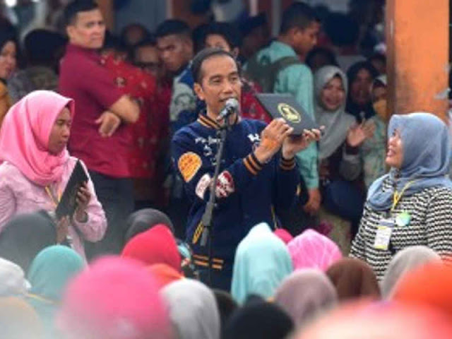 Jokowi Kunjungi TPI-Pusat Pelelangan Ikan (PPI) Sodohoa Jokowi Kunjungi TPI-Pusat Pelelangan Ikan (PPI) Sodohoa