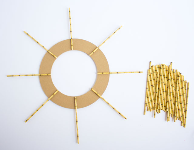 How to make a starburst wreath from bamboo paper straws! #starburst #sunburst #strawwreath #wreath How to make a starburst wreath from bamboo paper straws! #starburst #sunburst #strawwreath #wreath