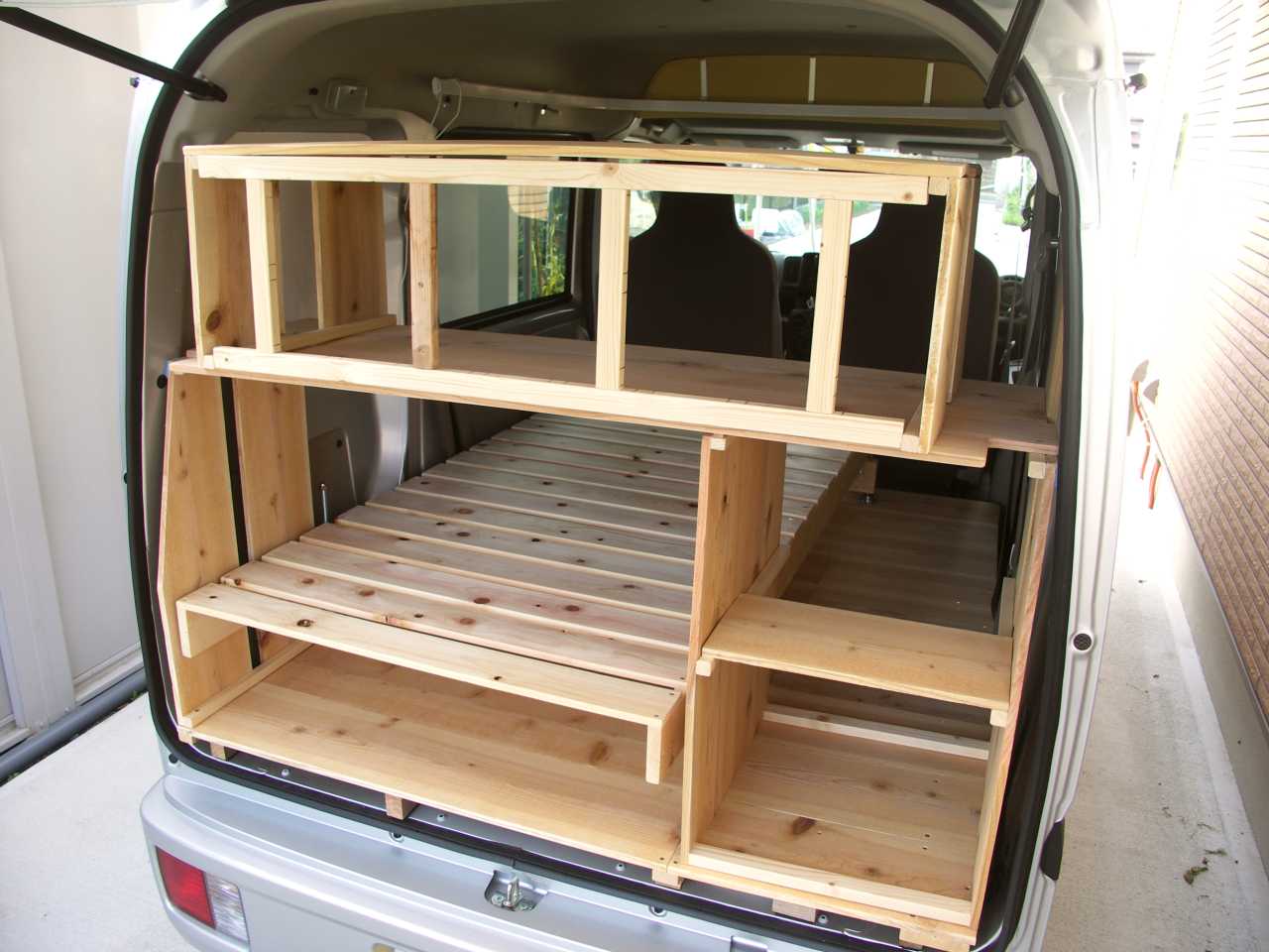 車中泊車両の収納家具作成2