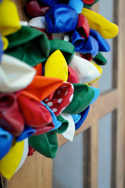 Kara s Party Ideas Party Tutorials   Fabric Wreath   Balloon Wreath Tutorial  - 25