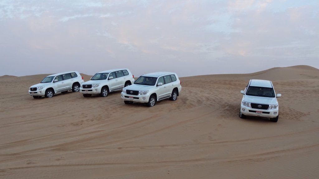 Offroad fahren in der Wüste in Dubai als Selbstfaher