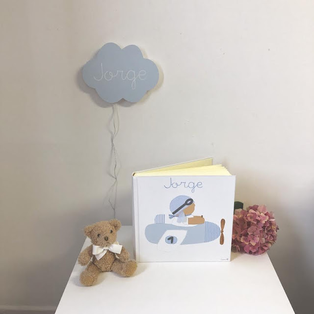 Ideas regalo para bebés : álbum y aplique de nube para la pared