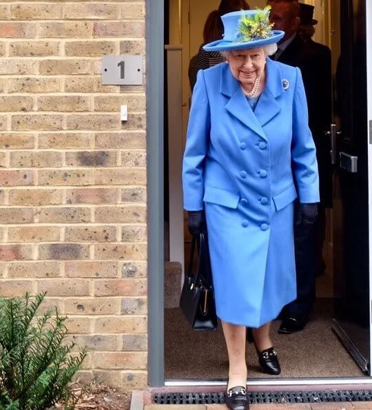 Queen Elizabeth opened the new housing development of Haig Housing. Pearl earring and pearl necklace, diamond brooch