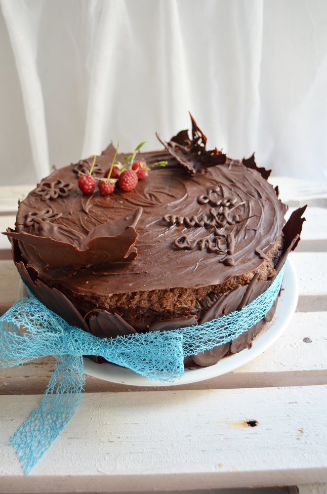 Tort cu zmeura, nuca de cocos si ciocolata (de post)