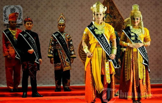 Pakaian Adat Urang Besunung Dari Pakaian Adat Pakaian Adat Urang Besunung Dari Pakaian Adat