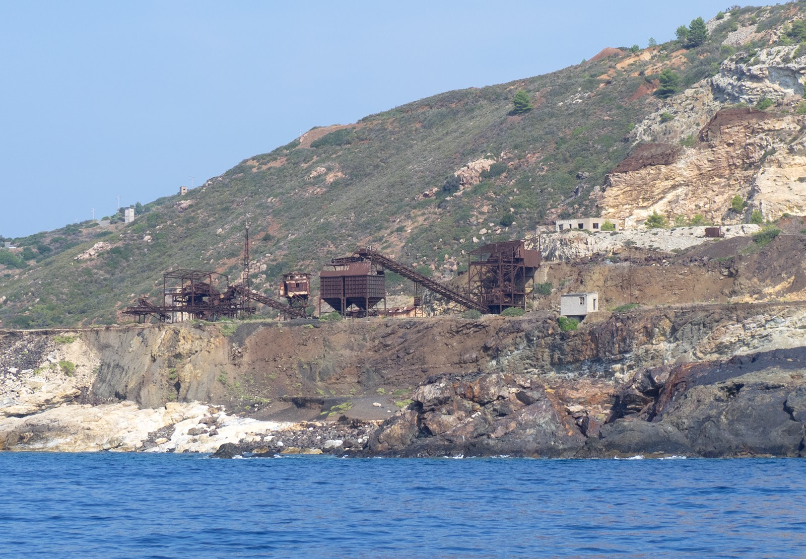 ¨ verDi&bLu * 23 agosto 2018 le miniere e Porto Azzurro ¨ verDi&bLu * 23 agosto 2018 le miniere e Porto Azzurro