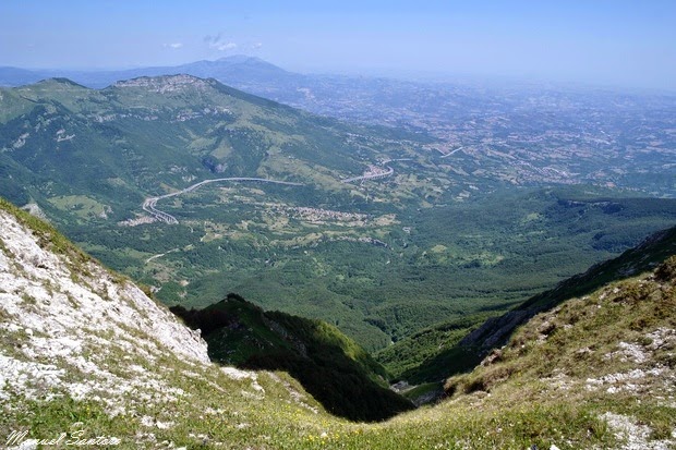 Vallone verso Isola del Gran Sasso Vallone verso Isola del Gran Sasso