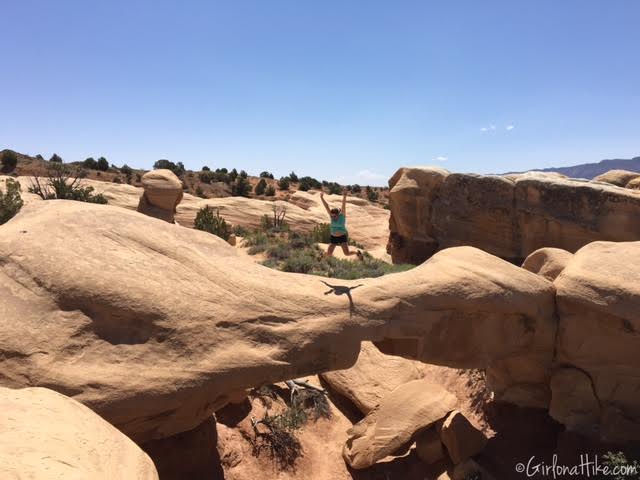 Metate Arch, Devil's Garden, Escalante, Utah Metate Arch, Devil's Garden, Escalante, Utah