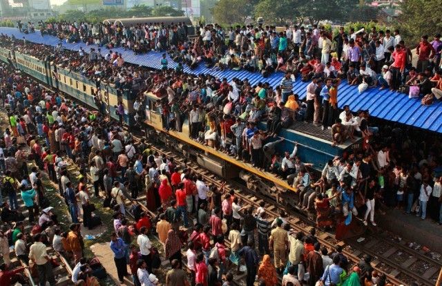 Mudik Naik Kereta, Tradisi Gila Pemudik di Bangladesh Saat Memilih Kereta Api Untuk Transportasi Mudik Naik Kereta, Tradisi Gila Pemudik di Bangladesh Saat Memilih Kereta Api Untuk Transportasi