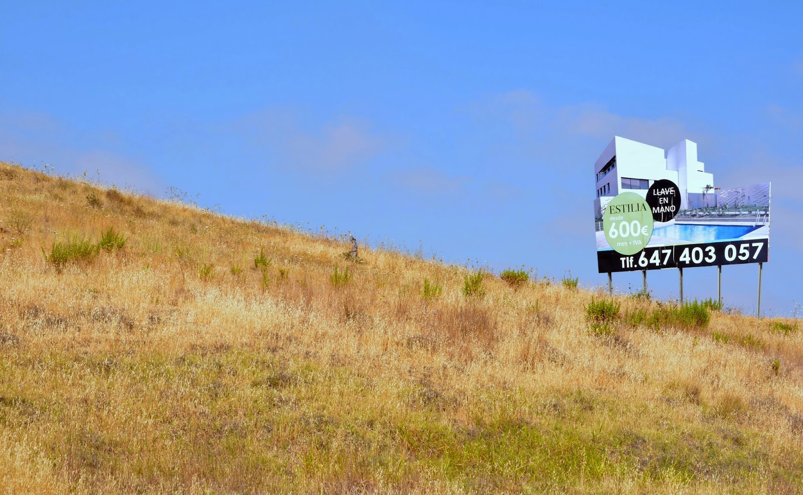 LA CASA CONTIENE Agosto.