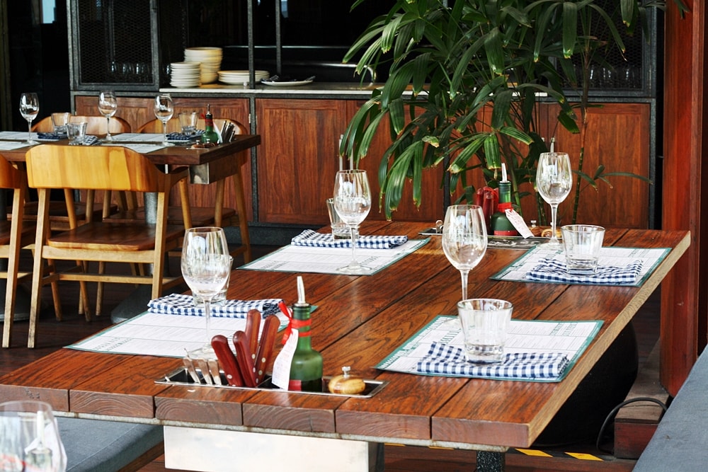 EAT AT SEMINYAK ITALIAN FOOD ON DELUXSHIONIST TRAVEL REVIEW FOR DOUBLE SIX LUXURY HOTEL BALI