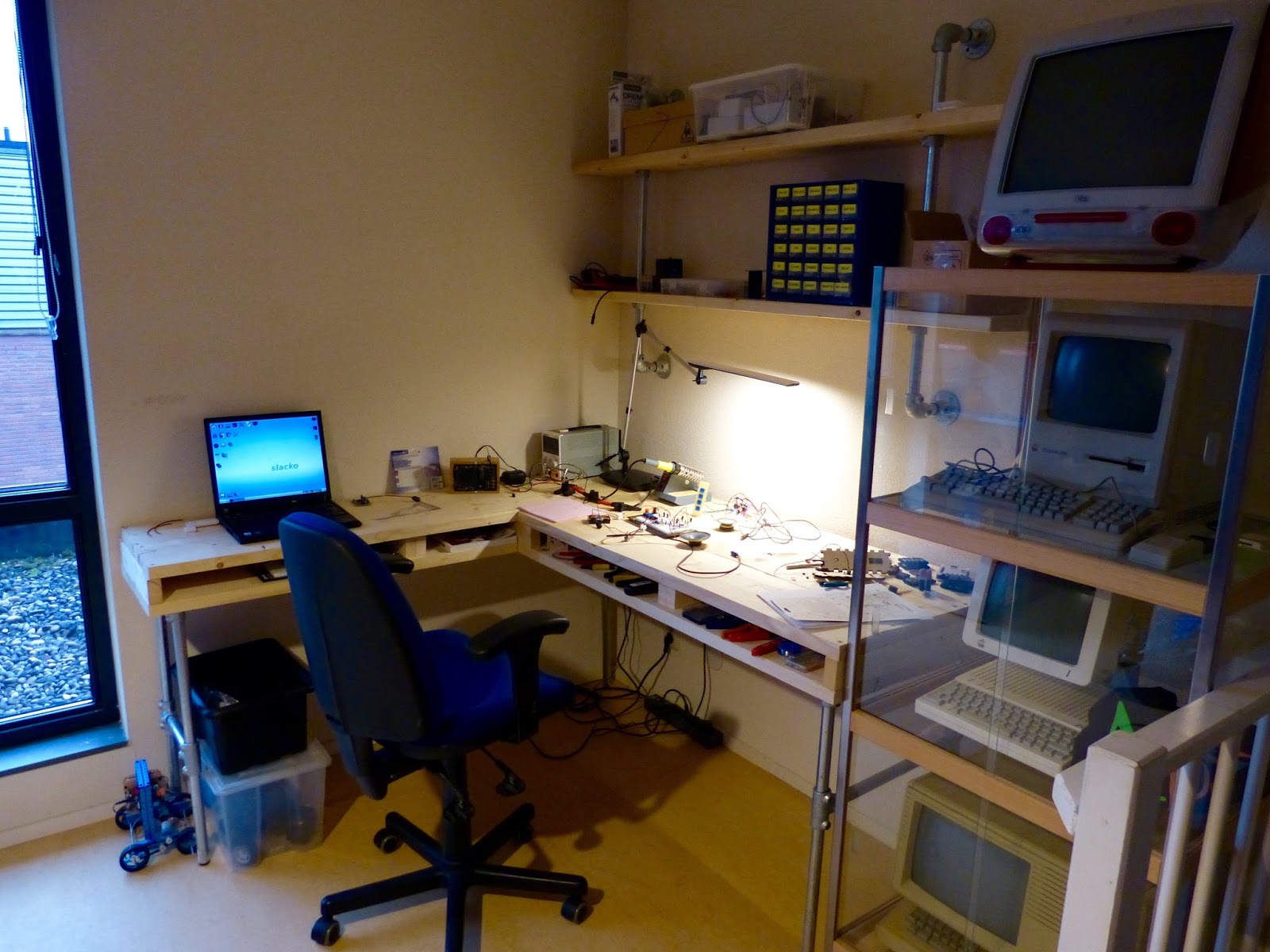 Expanding my electronics workbench with shelves