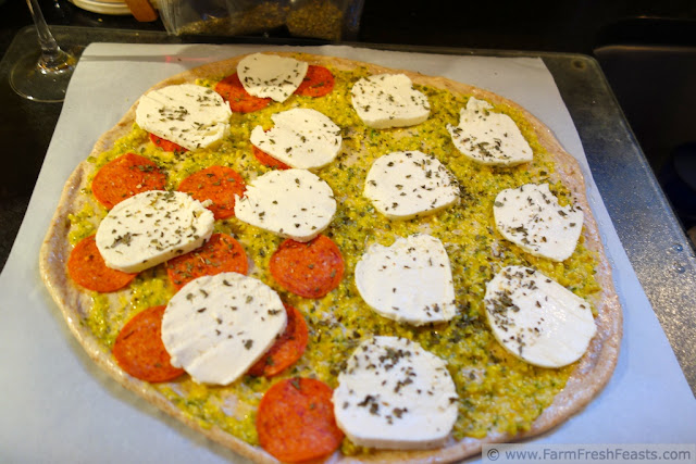 http://www.farmfreshfeasts.com/2013/06/fresh-tomato-pesto-fresh-mozzarella.html