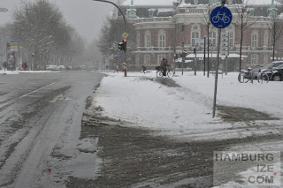 Radweg-"Winterdienst" Holstenstraße / Johannes-Brahms-Platz