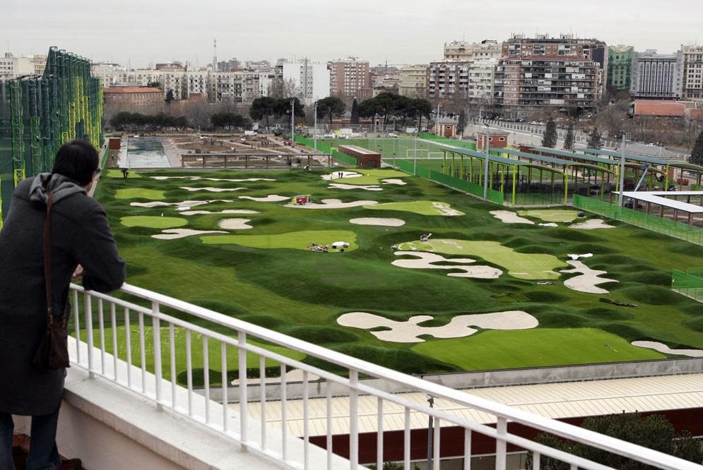 artificial turf pitch and putt