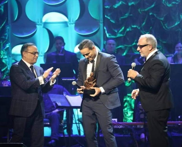 Víctor Manuelle recibió premio al Ícono de compositores latinos