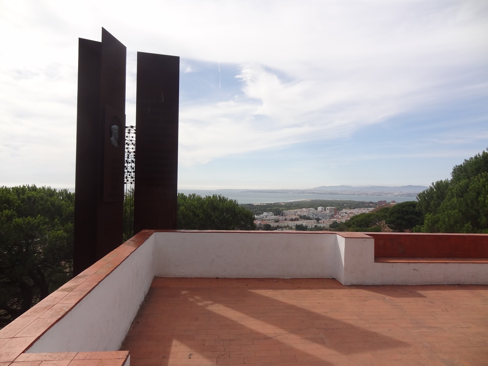 Costa da Caparica - Romantismo e harmonia emolduram o Convento dos Capuchos