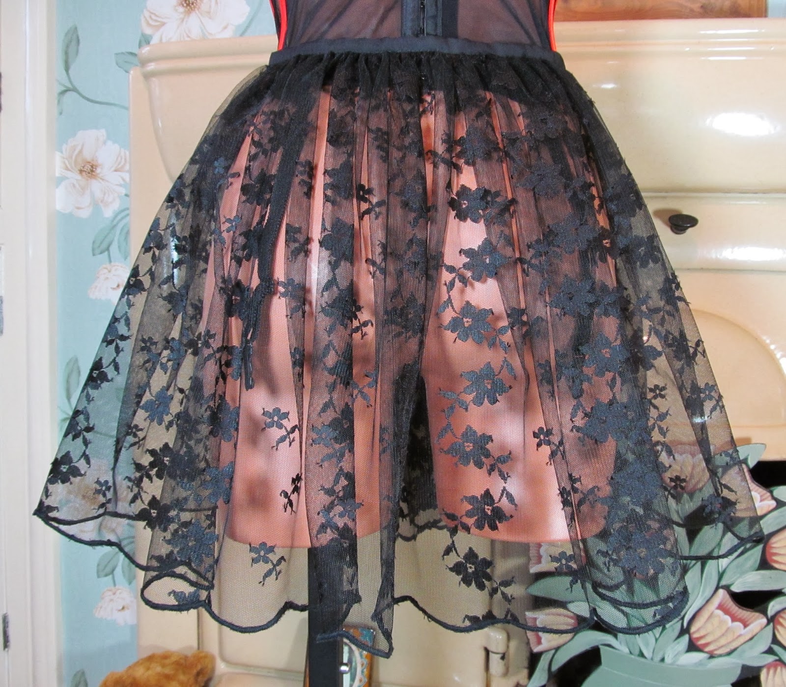 VINTAGE BLACK ALL LACE SHEER RA RA SKIRT HALF SLIP PETTICOAT SKIRT S/M