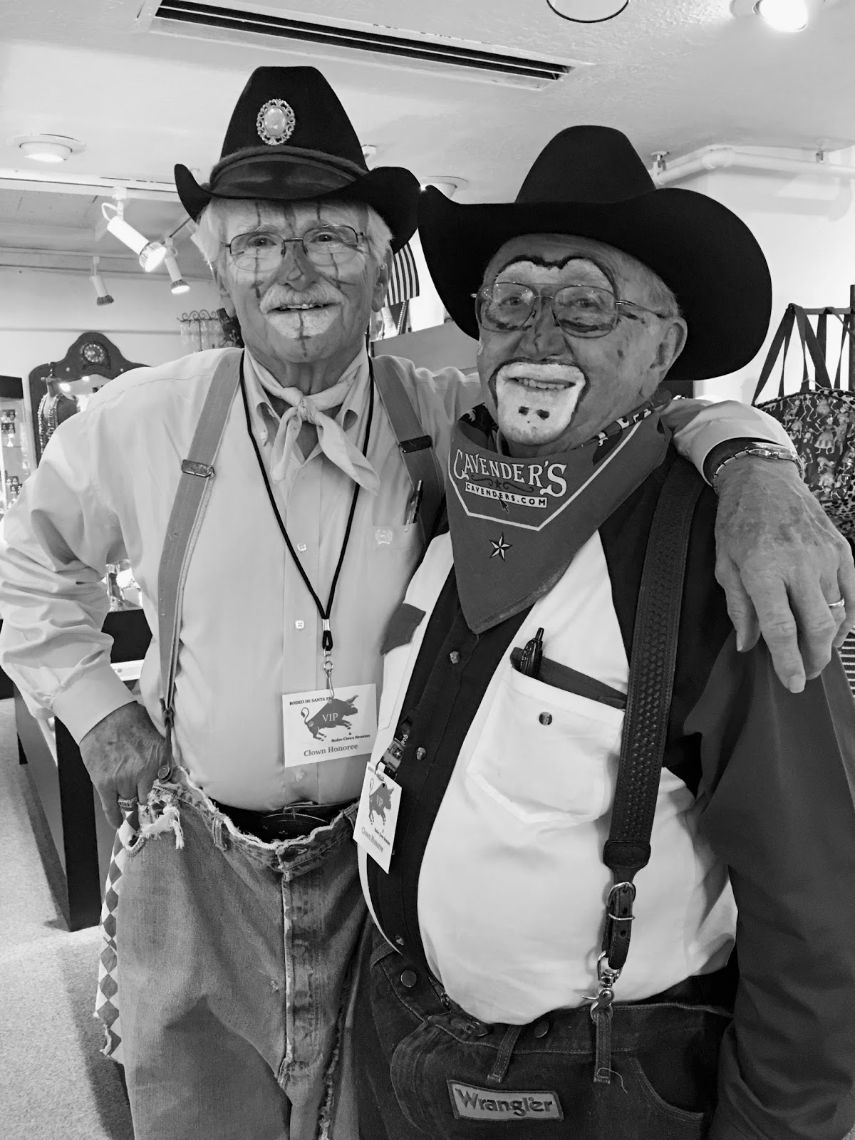 Rodeo Clowns: The Shocking Truth About Their Salaries - 31yuii9