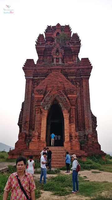 Chiêm ngưỡng Tháp Bánh Ít ở Bình Định