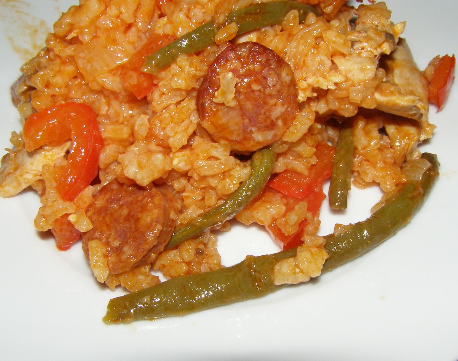 Agusiowe Gotowanie Paella z kurczakiem i chorizo )
