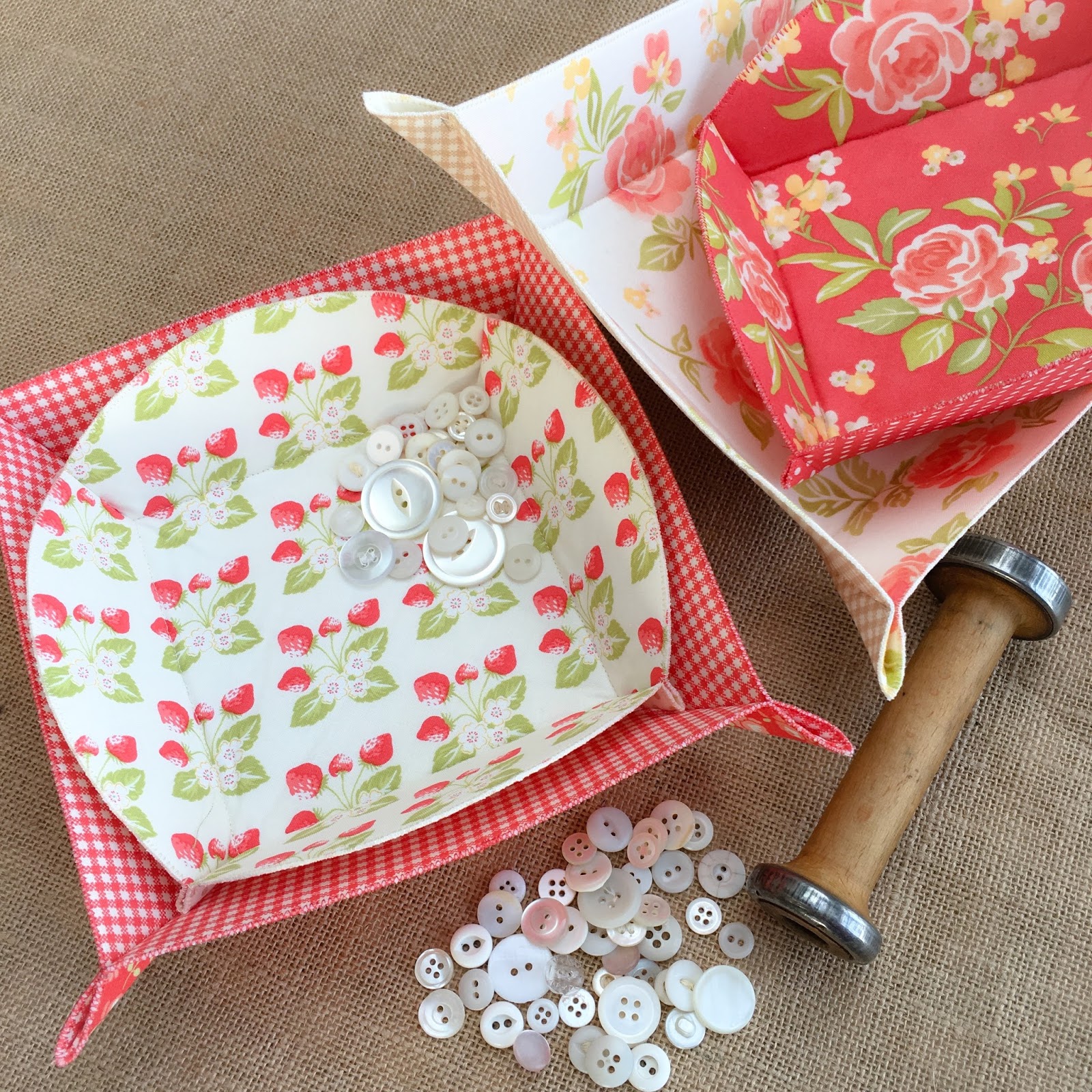 Carried Away Quilting: Tray Chic kit giveaway with Stash Addict Quilts