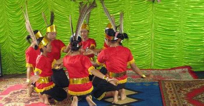 Tari Manasai Tarian Suku Dayak Kalimantan Tengah