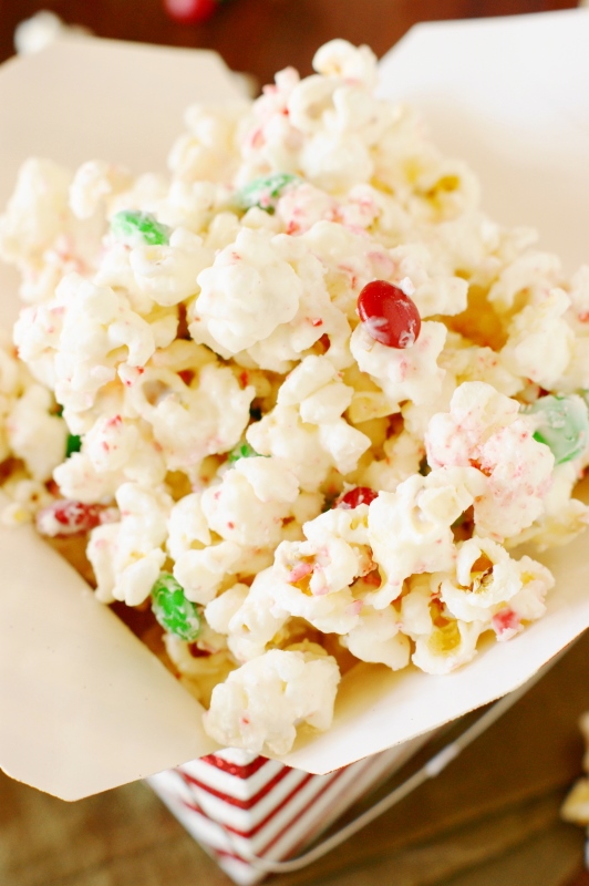 Christmas White Chocolate-Peppermint Popcorn | The Kitchen is My Playground