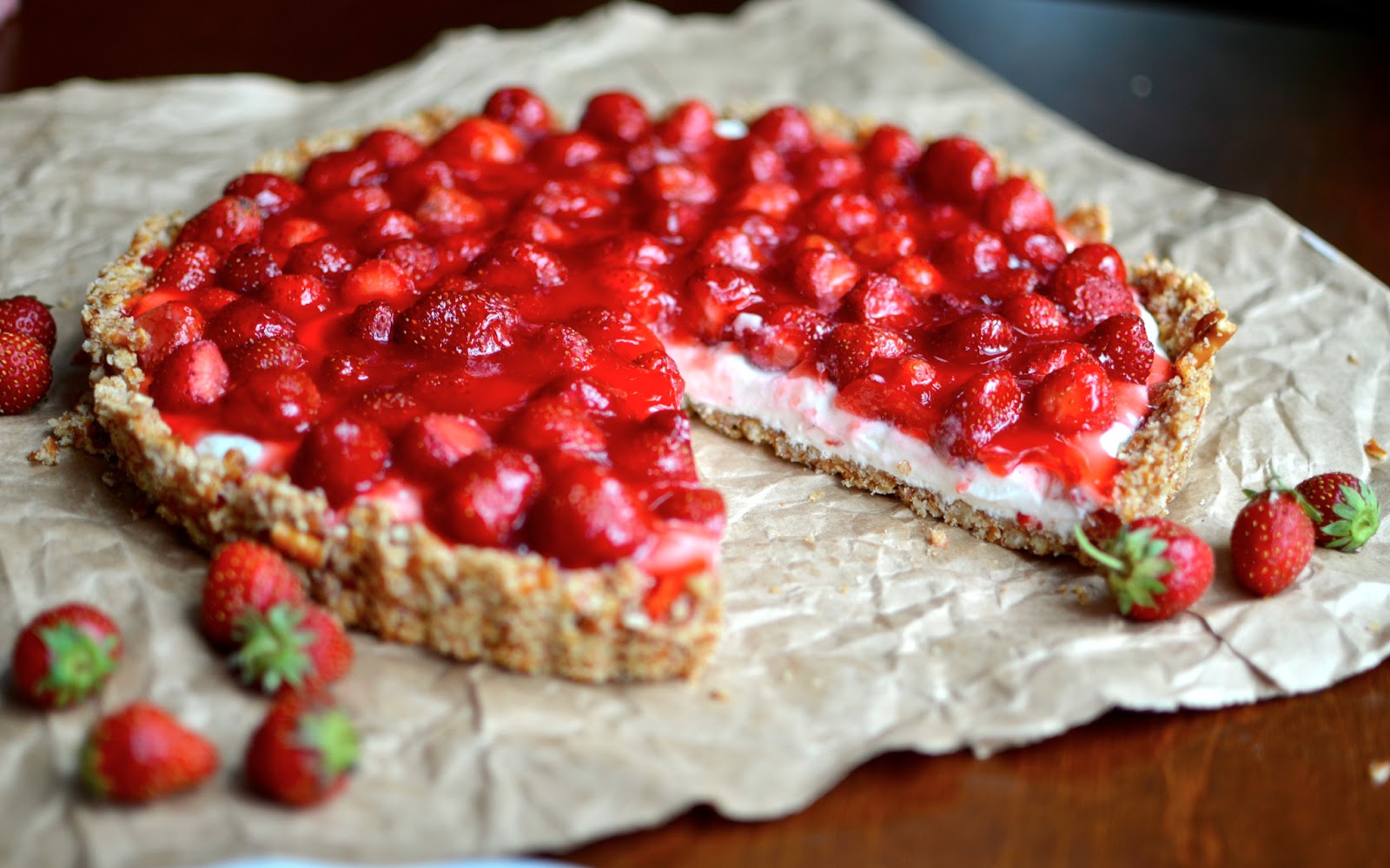 yammie-s-noshery-strawberry-pretzel-tart