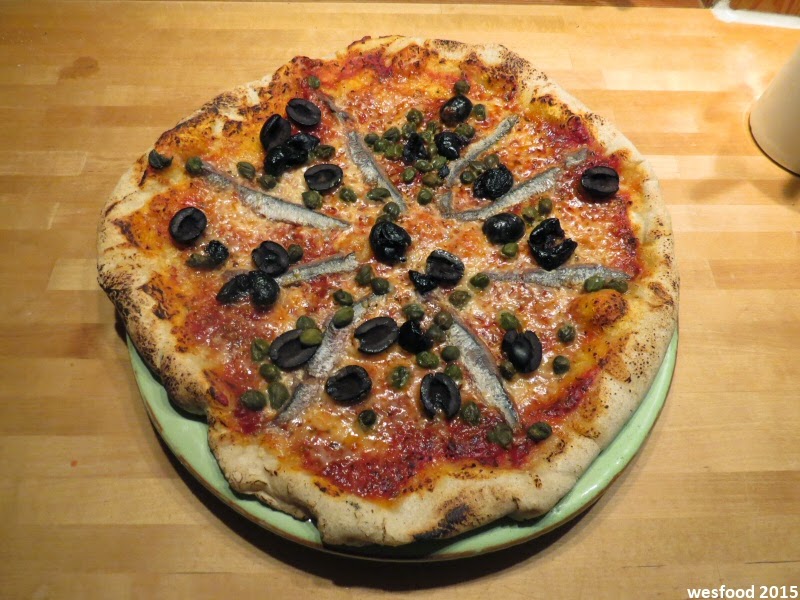 WesFood: Pizza mit Kapern, Oliven und Sardellen