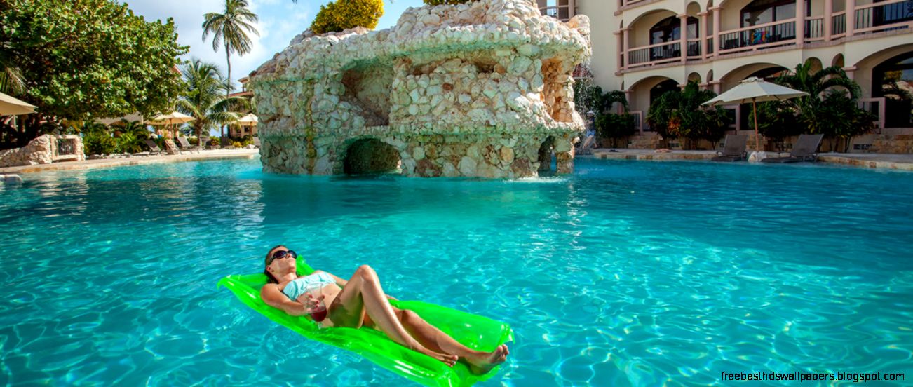 Coco Beach Resort a Haven for Romance and Barefoot Luxury