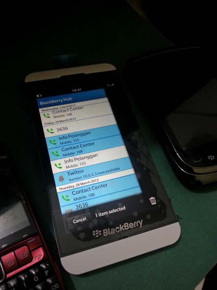 Review Blackberry 10 OS pada Smartphone BB Model Z10