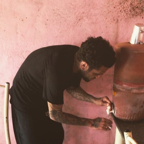 صور.. داني ألفيس يعود لبيته القديم قبل الشهرة في البرازيل 