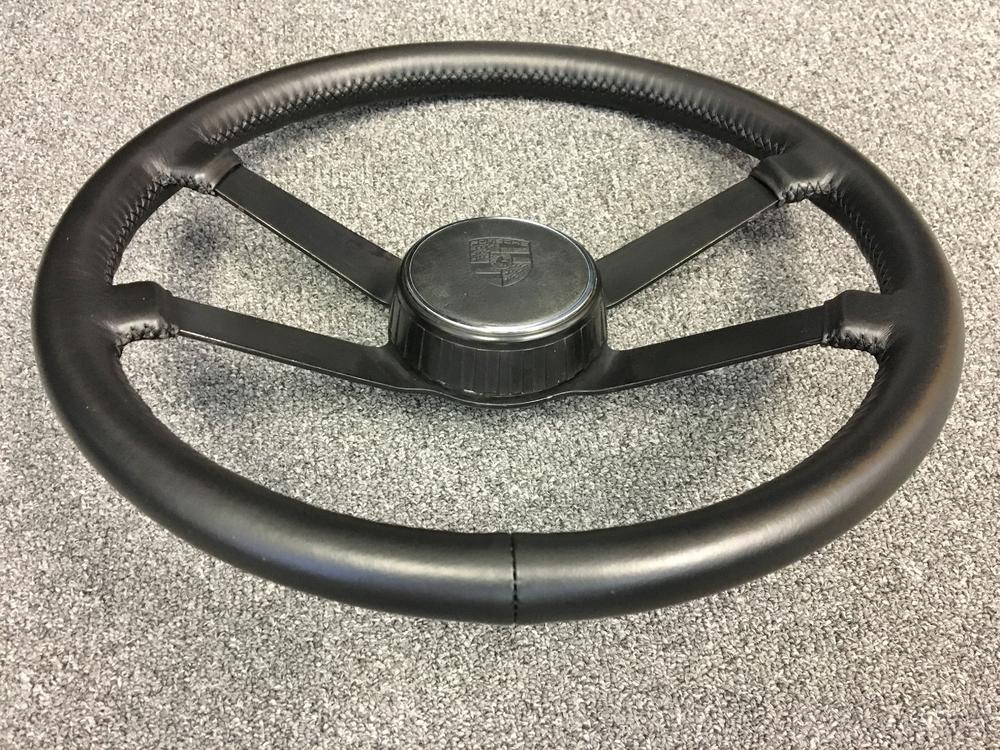 m e m o: Porsche 380mm steering wheel with a hockey puck horn button