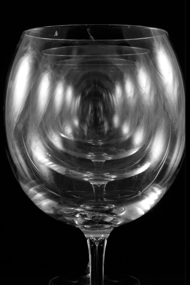 Black and White Receding Wine Glasses | Boost Your Photography