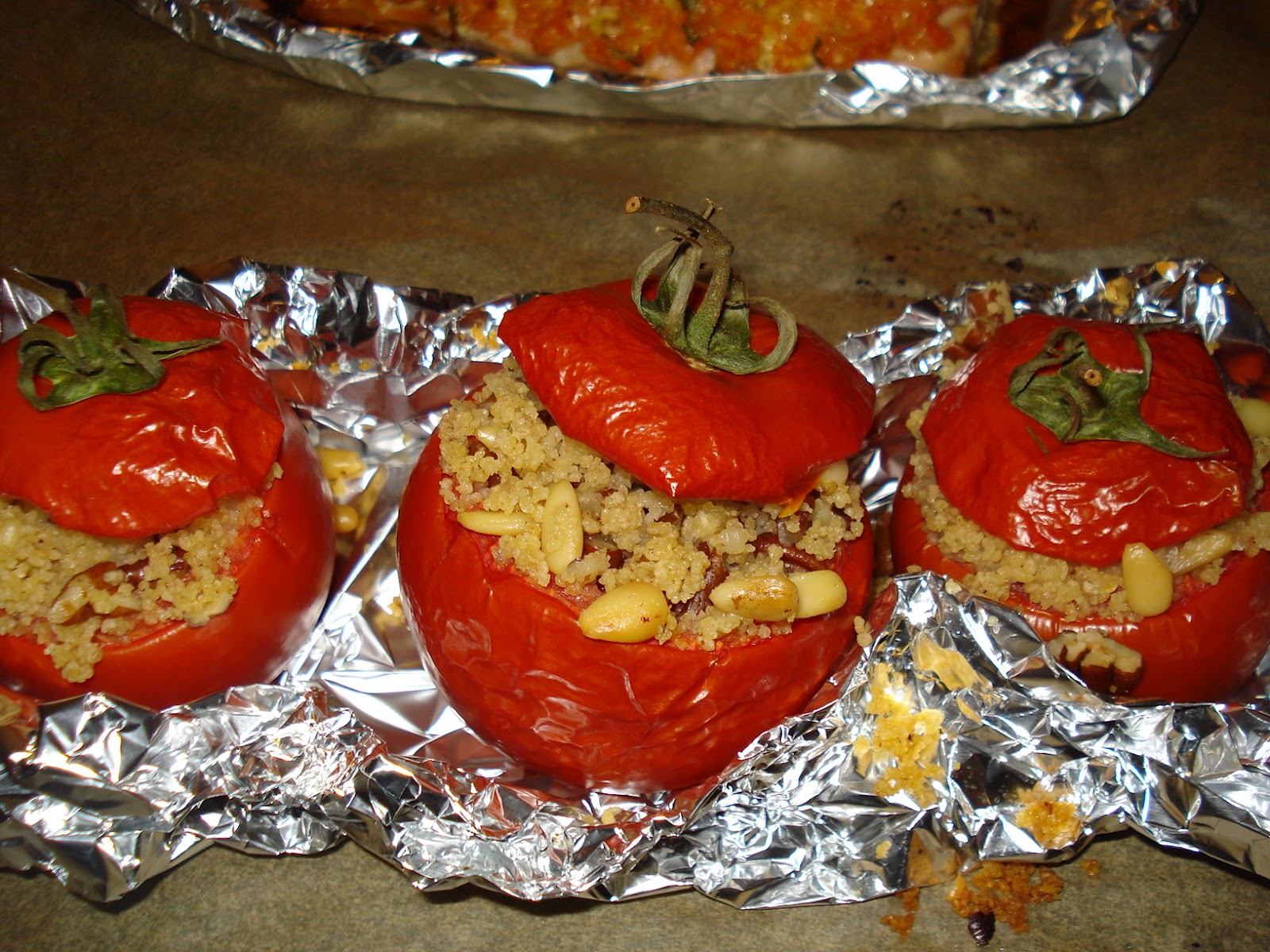 Помидоры, запеченные с сыром фета, с кус-кусом