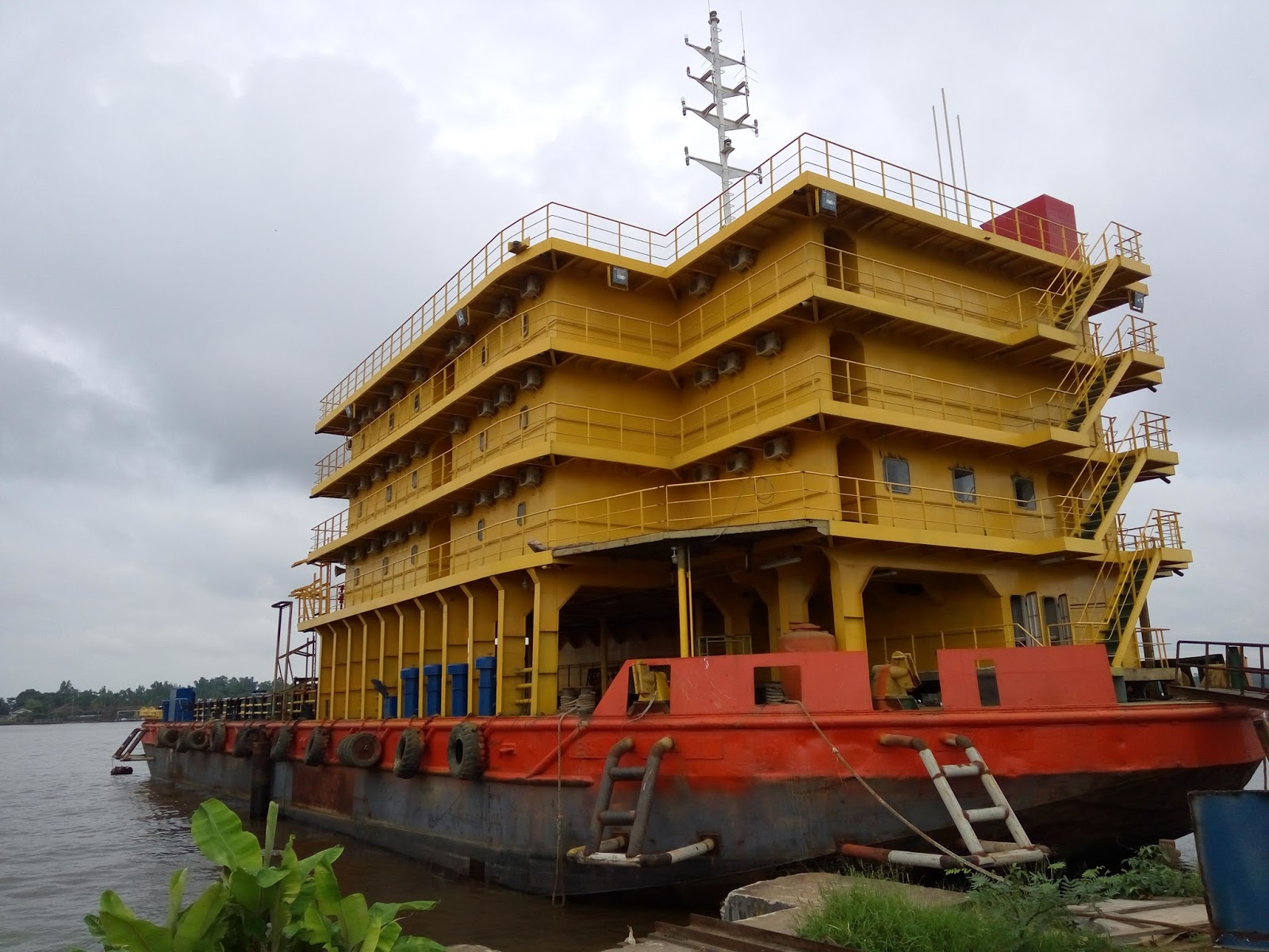 Existing Oil And Gas Companies in Indonesia : Work Barge Acomodation PT