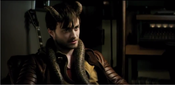 Daniel Radcliffe é face do mal no trailer, pôster e imagens do thriller sobrenatural HORNS