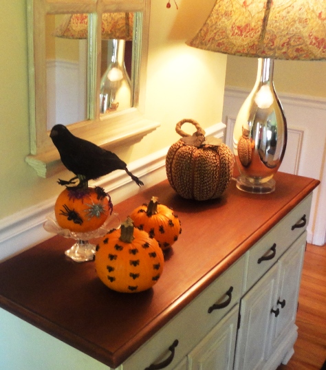 21 Rosemary Lane: Hey There's Critters on Them There Pumpkins!