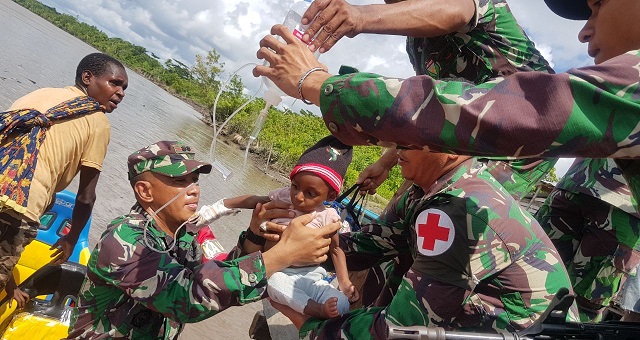 Satgaskes TNI Percepat Proses Evakuasi Pasien ke RSUD Agats