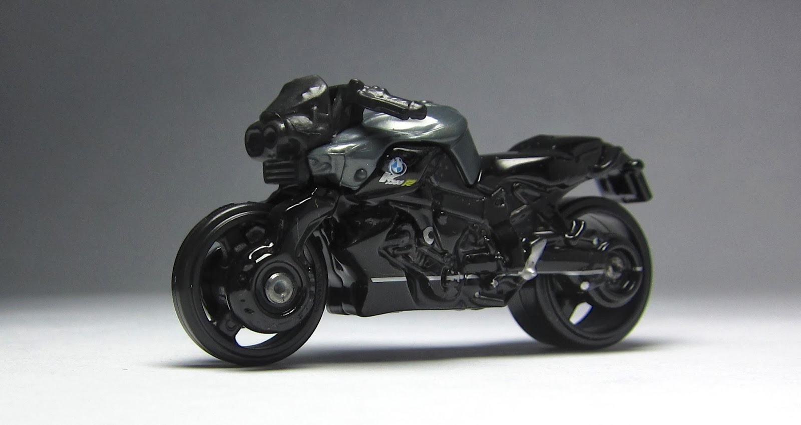 Best Motorcycle 2014: First Look: 2014 Hot Wheels BMW K1300 R Motorcycle...