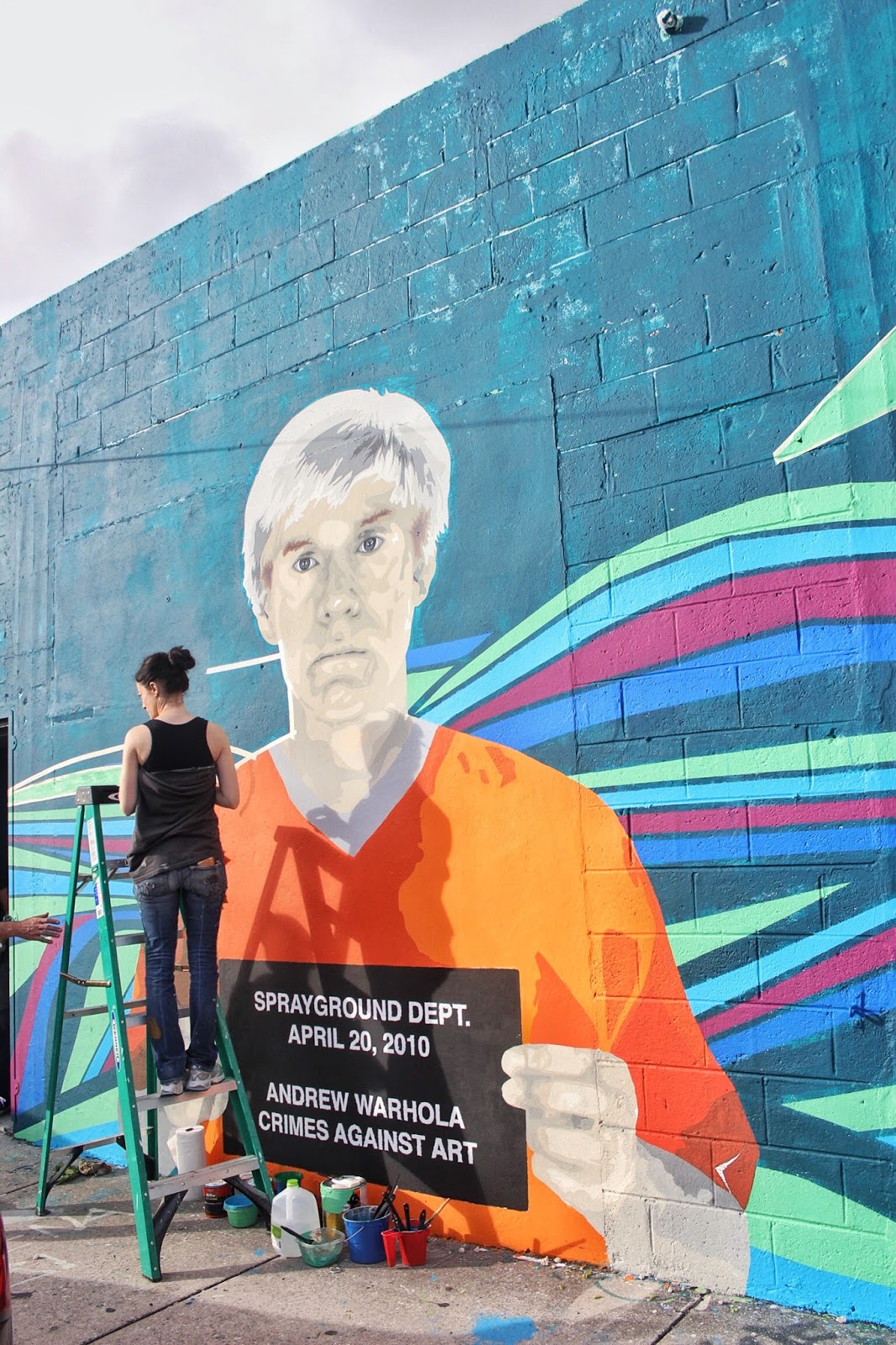 Elisabetta Fantone grafitando Andy Warhol (ou Andrew Warhola)