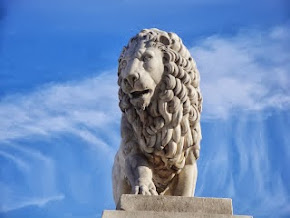 Lions in Paris