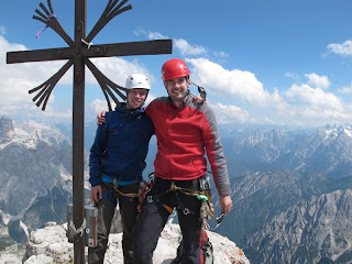 Boris und ich am Gipfelkreuz der Großen Zinne